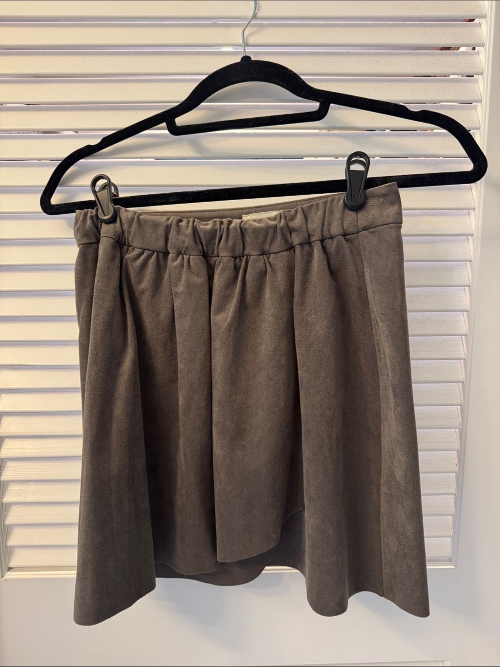 Aritzia Wilfred Free Taupe Faux Suede Pleated Mini Skirt
